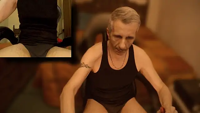 Snapshot of maxdaddy690 chatting on March 1, 9:04 pm maxdaddy690 online show from March 1, 9:04 pm