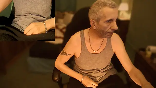 Snapshot of maxdaddy690 chatting on December 27, 8:18 pm maxdaddy690 online show from December 27, 8:18 pm