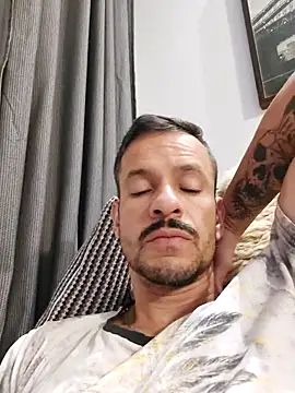 juniortche1313 online show from October 17, 1:42 am