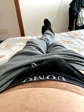 littletoy64 online show from October 18, 1:05 pm