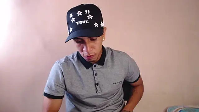 Snapshot of Monkey_uchiha777 chatting on October 13, 7:31 pm Monkey uchiha777 online show from October 13, 7:31 pm