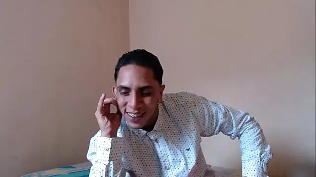 Snapshot of Monkey_uchiha777 chatting on September 17, 5:14 pm Monkey uchiha777 online show from September 17, 5:14 pm