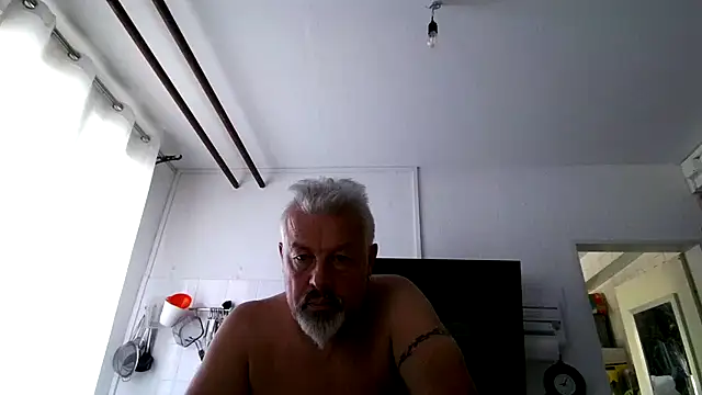 Berg Boy online show from August 9, 7:03 am