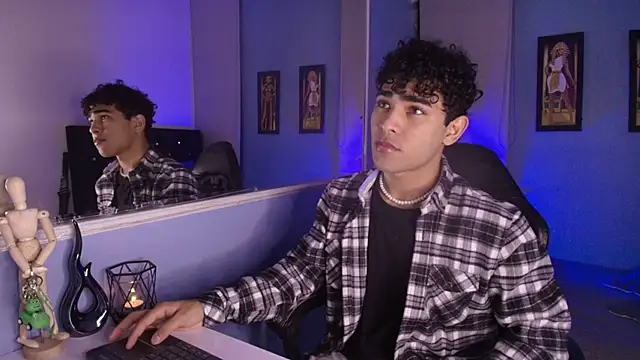 Snapshot of LucasCarterr_ chatting on September 9, 4:23 am LucasCarterr  online show from September 9, 4:23 am