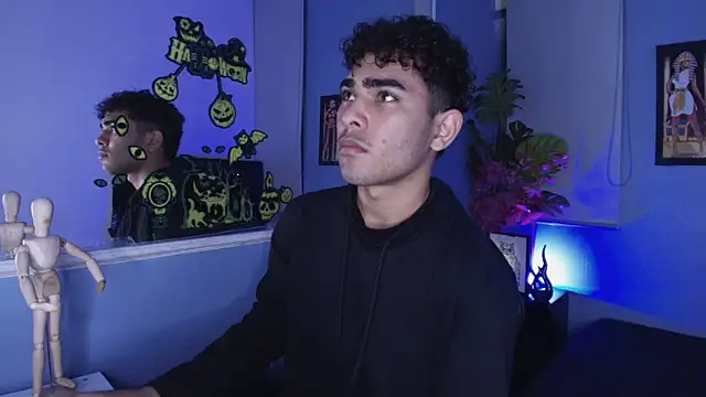 Snapshot of LucasCarterr_ chatting on September 25, 4:11 am LucasCarterr  online show from September 25, 4:11 am