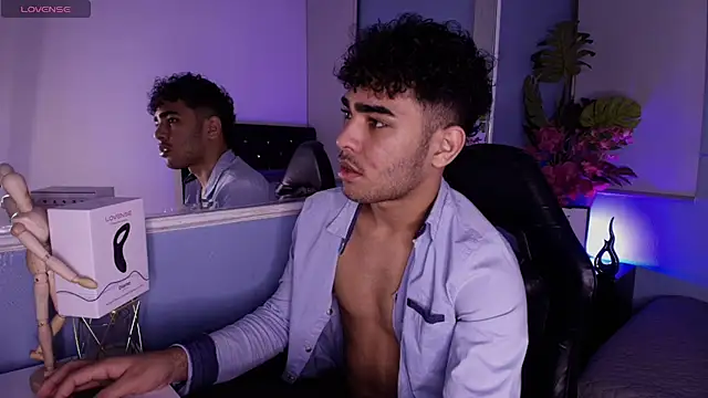 Snapshot of LucasCarterr_ chatting on September 19, 3:40 am LucasCarterr  online show from September 19, 3:40 am