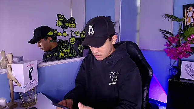 Snapshot of LucasCarterr_ chatting on October 20, 10:13 pm LucasCarterr  online show from October 20, 10:13 pm