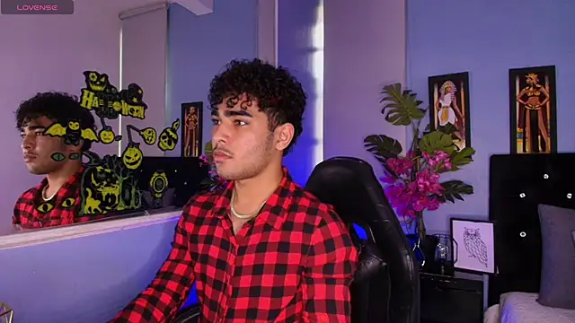 Snapshot of LucasCarterr_ chatting on October 6, 8:13 pm LucasCarterr  online show from October 6, 8:13 pm