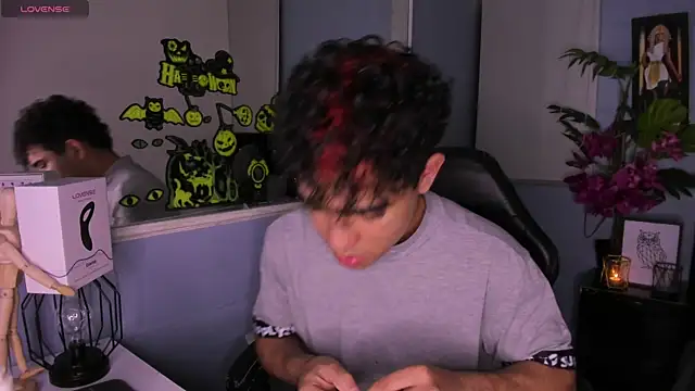 Snapshot of LucasCarterr_ chatting on October 19, 4:06 am LucasCarterr  online show from October 19, 4:06 am