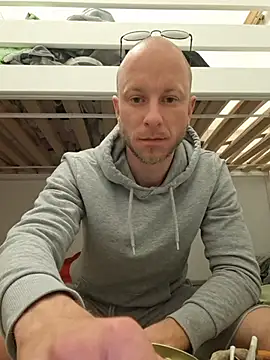 svenpfeifer online show from May 17, 3:03 am