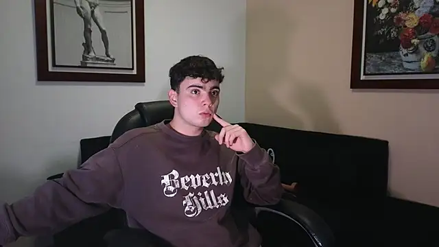 lukeboyce33 online show from May 29, 1:37 am