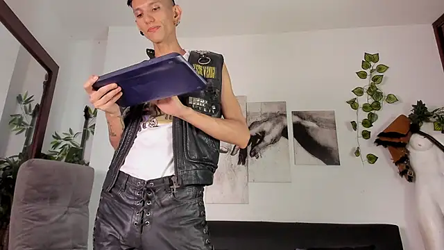 Giotrashy online show from October 10, 8:02 pm