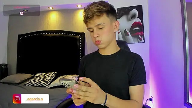 LiamWildx20 online show from March 28, 4:56 am