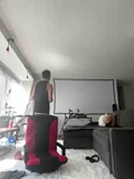 VicS119717 online show from April 19, 8:44 pm