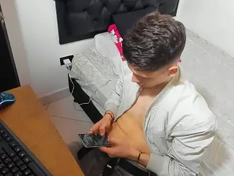 kevinkewman online show from December 3, 12:33 pm