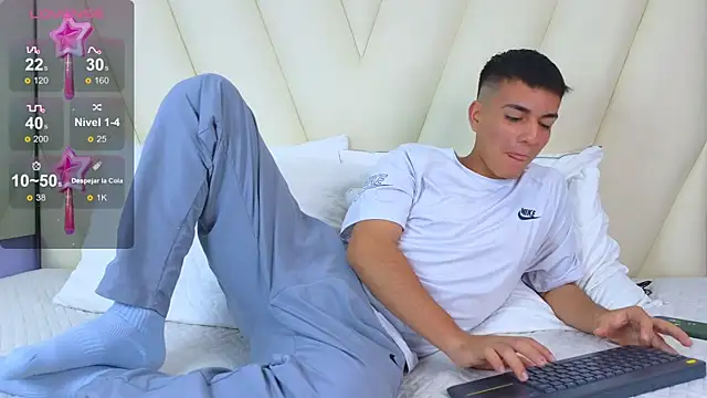 Hotboy21  online show from November 7, 3:54 am