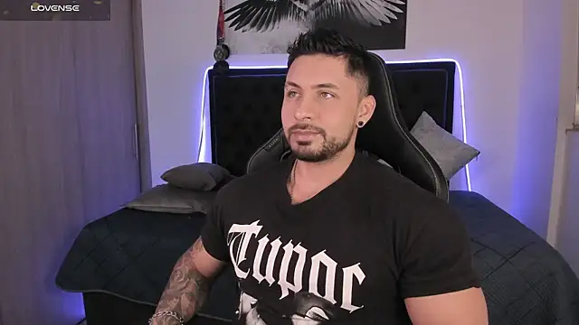 santi aesthetic online show from April 23, 3:33 am