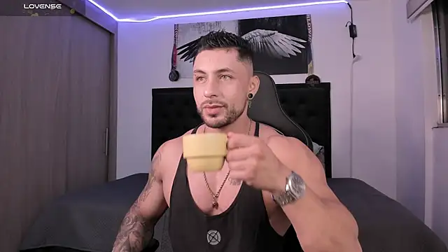 Snapshot of santi_aesthetic chatting on October 26, 3:41 am santi aesthetic online show from October 26, 3:41 am