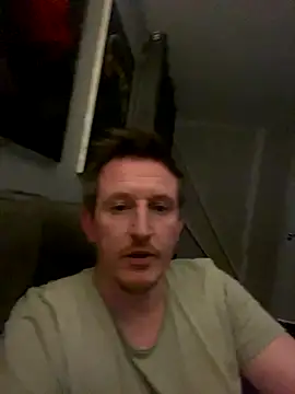 Snapshot of Tommyglasgow1983 chatting on October 22, 4:16 am Tommyglasgow1983 online show from October 22, 4:16 am