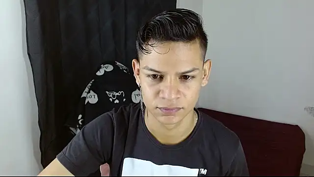 Snapshot of axce1_boy24 chatting on March 21, 2:07 pm axce1 boy24 online show from March 21, 2:07 pm