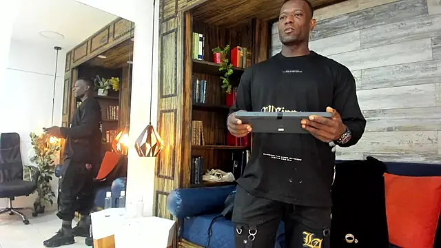 MarcusBlack  online show from December 2, 11:57 am