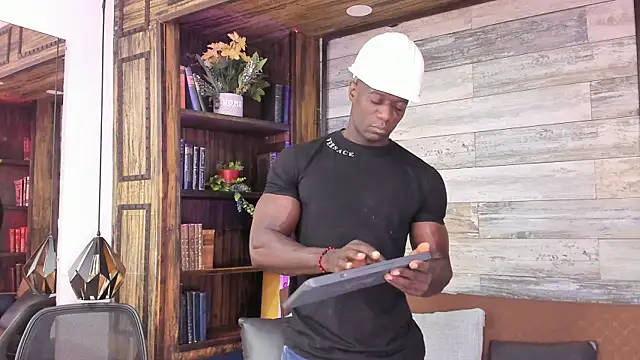 MarcusBlack  online show from August 5, 12:10 pm