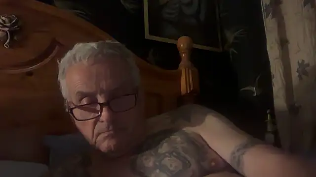 poggles online show from November 6, 9:18 pm