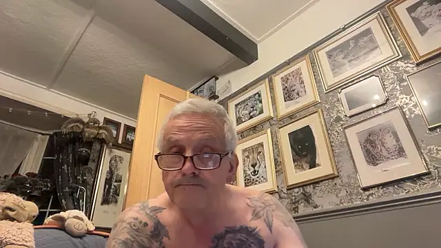 poggles online show from March 22, 9:42 pm