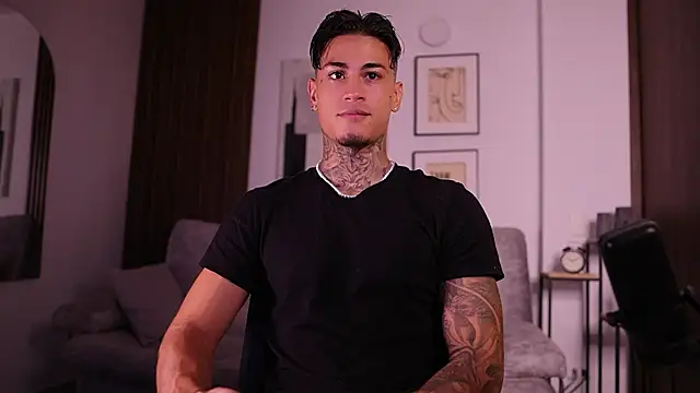 Snapshot of AxelVilla_ chatting on September 19, 8:08 pm AxelVilla  online show from September 19, 8:08 pm