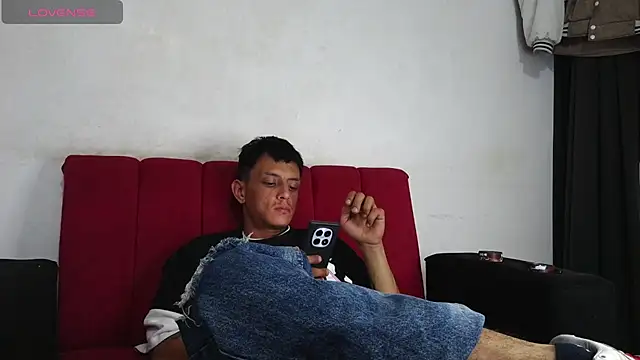 andrewcoopper1 online show from June 26, 2:47 am