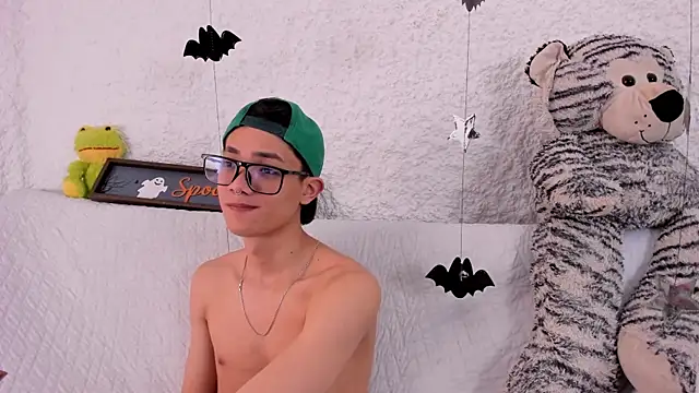 Snapshot of thiago_kinghot chatting on October 14, 12:56 pm thiago kinghot online show from October 14, 12:56 pm