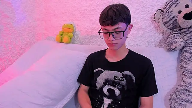 Snapshot of thiago_kinghot chatting on October 1, 2:10 pm thiago kinghot online show from October 1, 2:10 pm