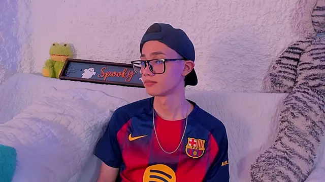 Snapshot of thiago_kinghot chatting on October 20, 5:11 am thiago kinghot online show from October 20, 5:11 am