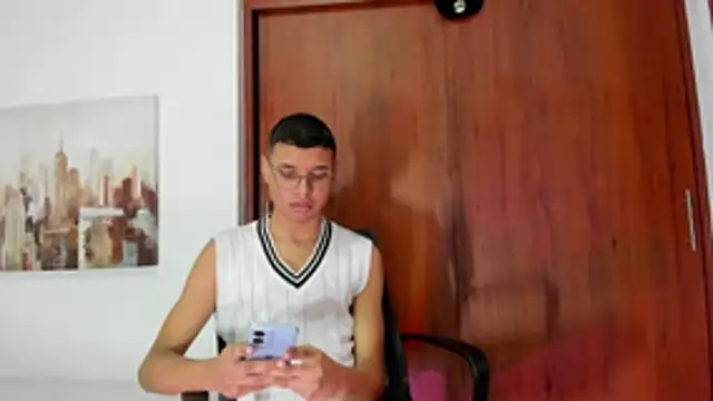 Snapshot of tristan_gold chatting on October 28, 12:57 am tristan gold online show from October 28, 12:57 am