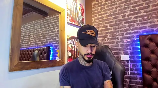 VinzenzRizzo online show from November 4, 3:51 am