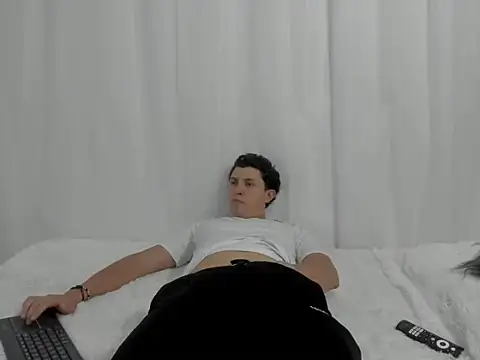 douglaszaens online show from February 10, 3:11 am