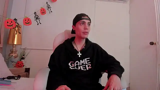 Snapshot of dark_sun302 chatting on October 23, 3:21 am dark sun302 online show from October 23, 3:21 am