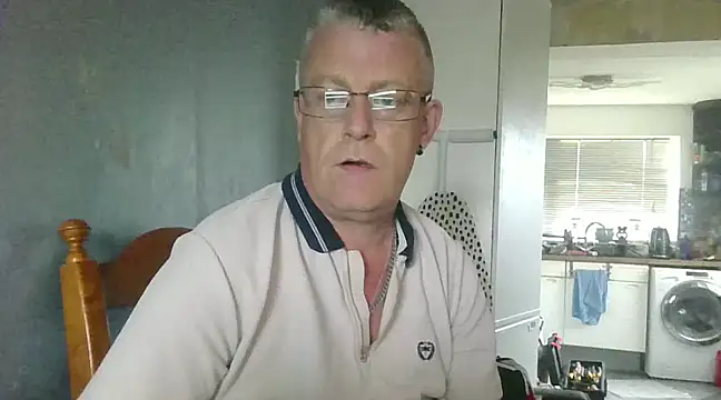 Snapshot of hefin18 chatting on February 23, 12:00 pm hefin18 online show from February 23, 12:00 pm