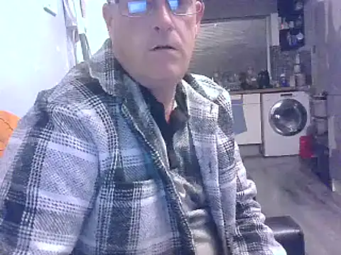 Snapshot of hefin18 chatting on January 27, 11:33 pm hefin18 online show from January 27, 11:33 pm