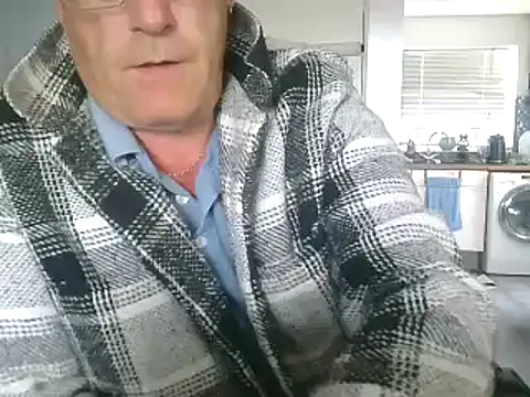 Snapshot of hefin18 chatting on January 27, 12:37 pm hefin18 online show from January 27, 12:37 pm