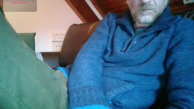 Snapshot of Vrenico-SC chatting on October 17, 3:27 pm Vrenico-SC online show from October 17, 3:27 pm