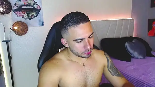 adamhairy online show from May 21, 11:53 pm