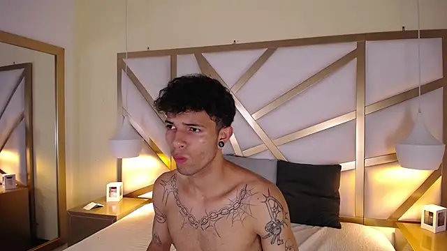 Snapshot of Enzo_Hunter chatting on October 9, 4:28 am Enzo Hunter online show from October 9, 4:28 am