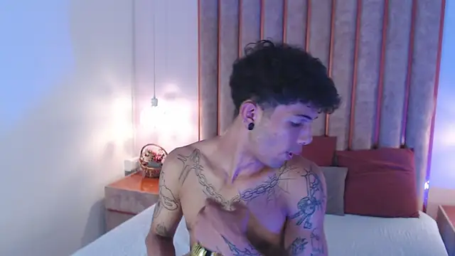 Snapshot of Enzo_Hunter chatting on October 8, 4:28 am Enzo Hunter online show from October 8, 4:28 am