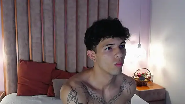 Snapshot of Enzo_Hunter chatting on October 11, 4:49 am Enzo Hunter online show from October 11, 4:49 am