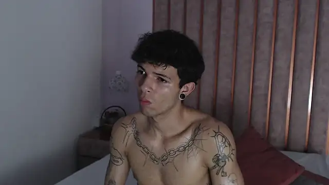 Snapshot of Enzo_Hunter chatting on September 22, 5:07 am Enzo Hunter online show from September 22, 5:07 am