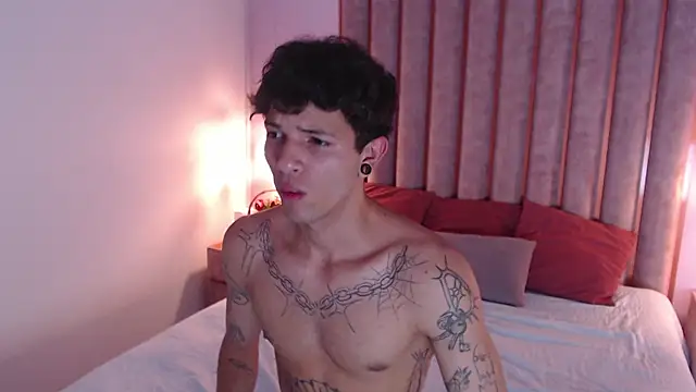 Snapshot of Enzo_Hunter chatting on September 21, 4:56 am Enzo Hunter online show from September 21, 4:56 am