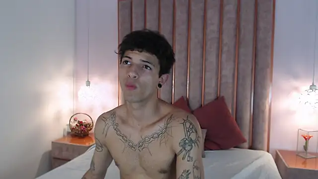 Snapshot of Enzo_Hunter chatting on September 24, 5:29 am Enzo Hunter online show from September 24, 5:29 am