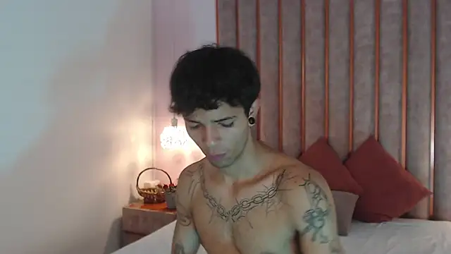 Snapshot of Enzo_Hunter chatting on September 26, 5:49 am Enzo Hunter online show from September 26, 5:49 am