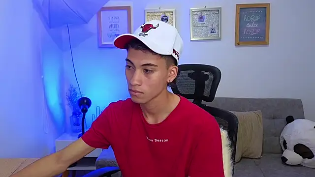 yulian vasquez online show from November 20, 3:44 pm